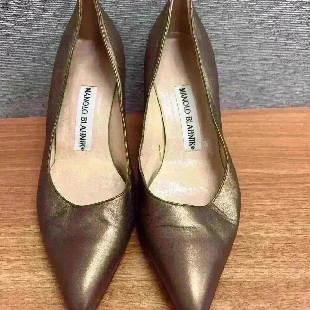MANOLO BLAHNIK Light Brown Satin Pump Pointed Heels
